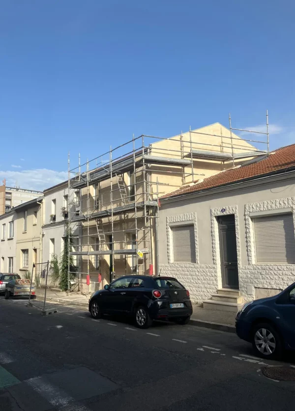 Maison de ville Bordeaux surélévation chantier vue de l'extérieur côté rue - Princz de la Chapelle
