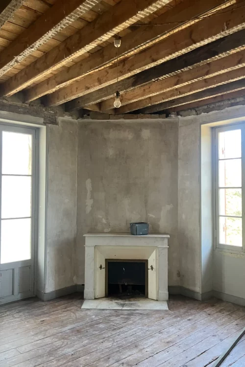 Restauration et extension en Gironde chantier cheminée - Princz de la Chapelle