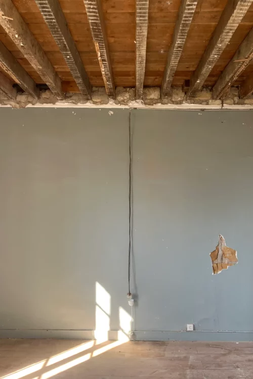 Restauration et extension en Gironde chantier mur - Princz de la Chapelle